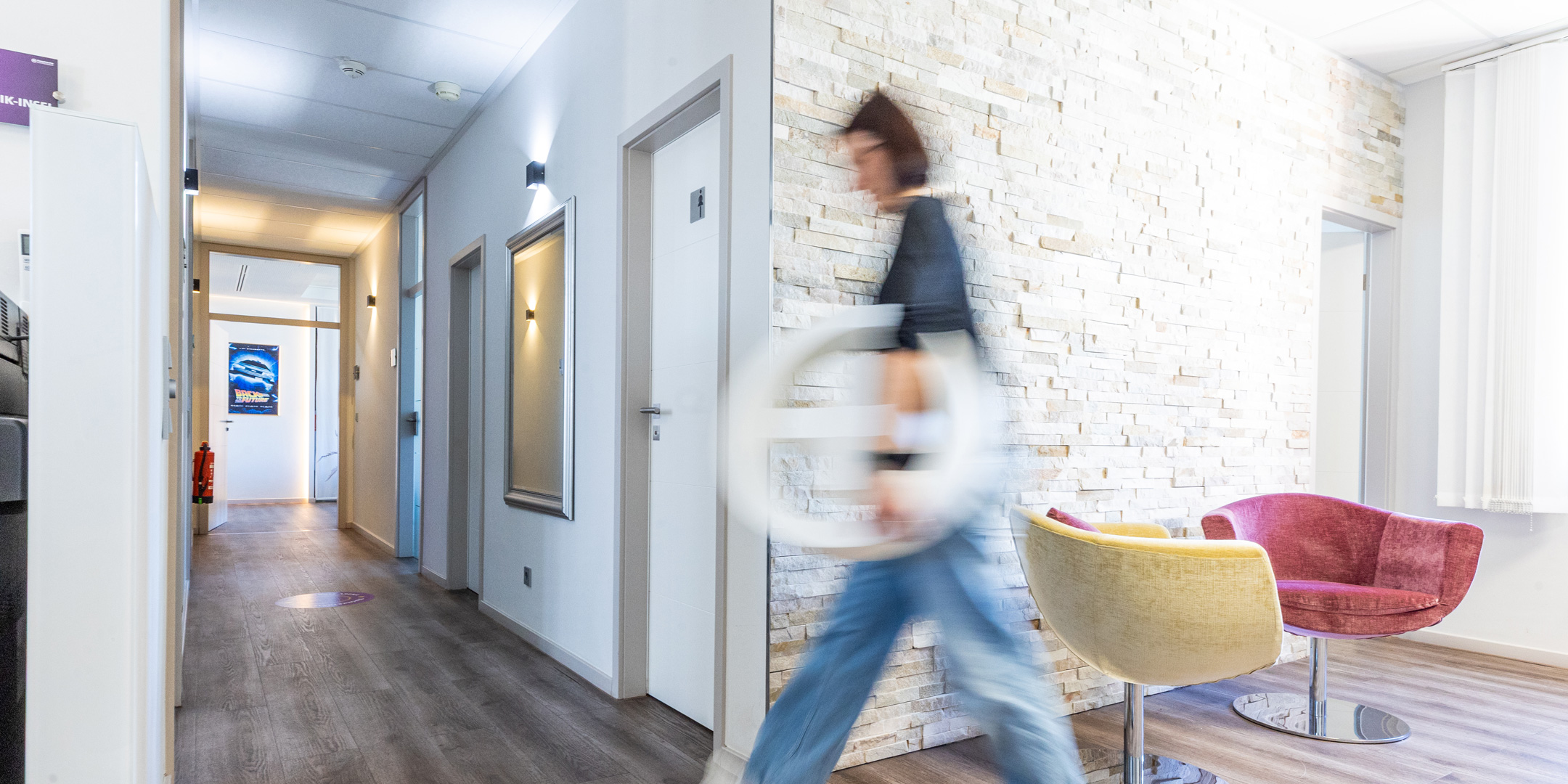 Arbeiten bei Hauptsache Kommunikation ist in vielerlei Hinsicht so wie in anderen Full-Service-Agenturen und doch ein wenig anders. Persönlicher, familiärer.